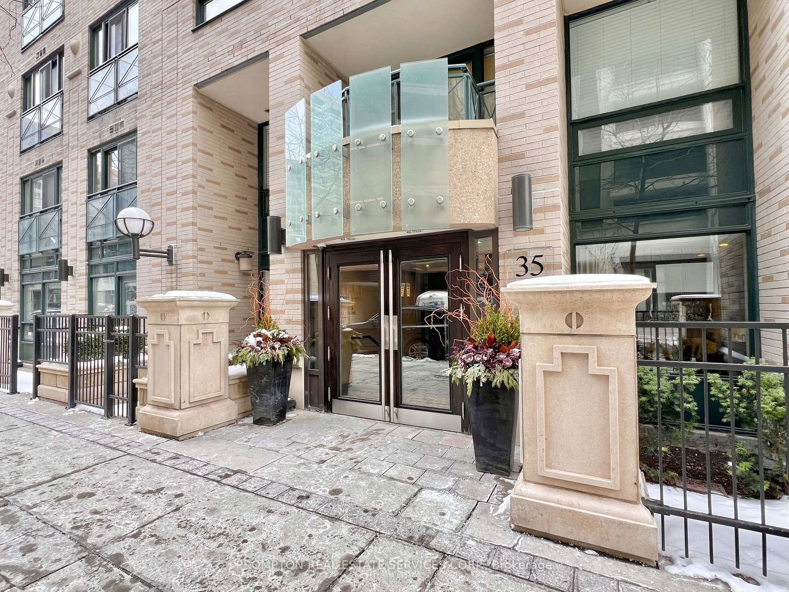 Condo for lease at 810-35 Hayden Street, Toronto, Church-Yonge Corridor, M4Y 3C3 - MLS: C11977500