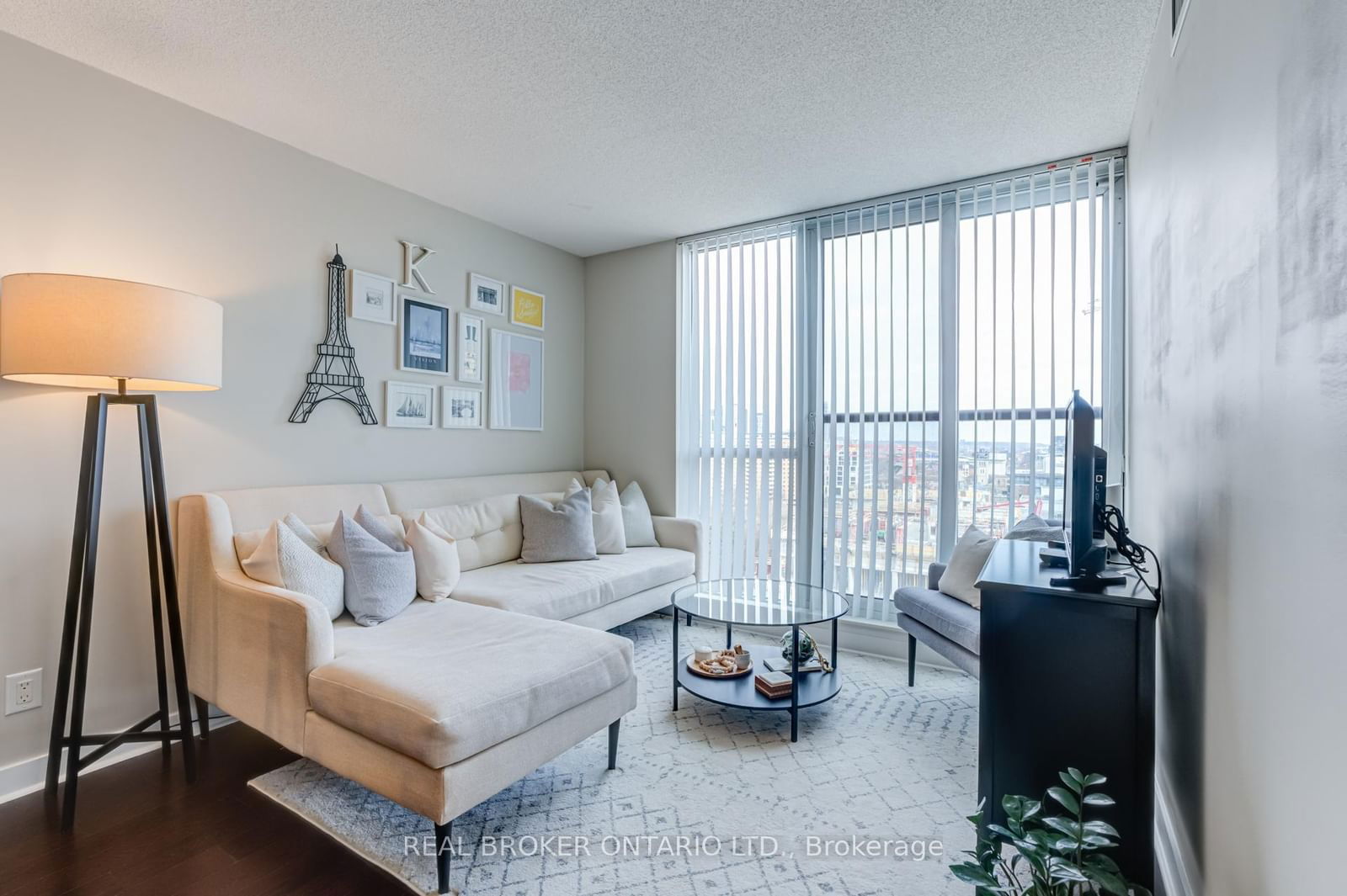 Condo sold at 1516-320 Richmond Street, Toronto, Moss Park, M5A 1P9 - MLS: C11977543