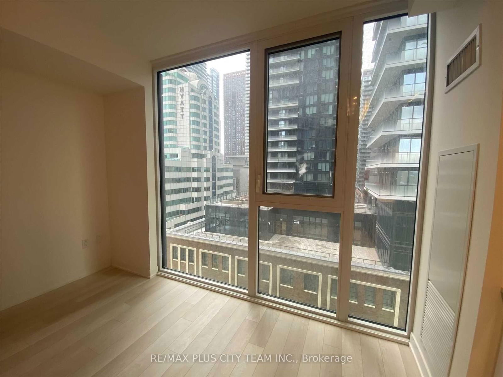 Condo for lease at 807-357 King Street, Toronto, Waterfront Communities C1, M5V 1K1 - MLS: C11977548