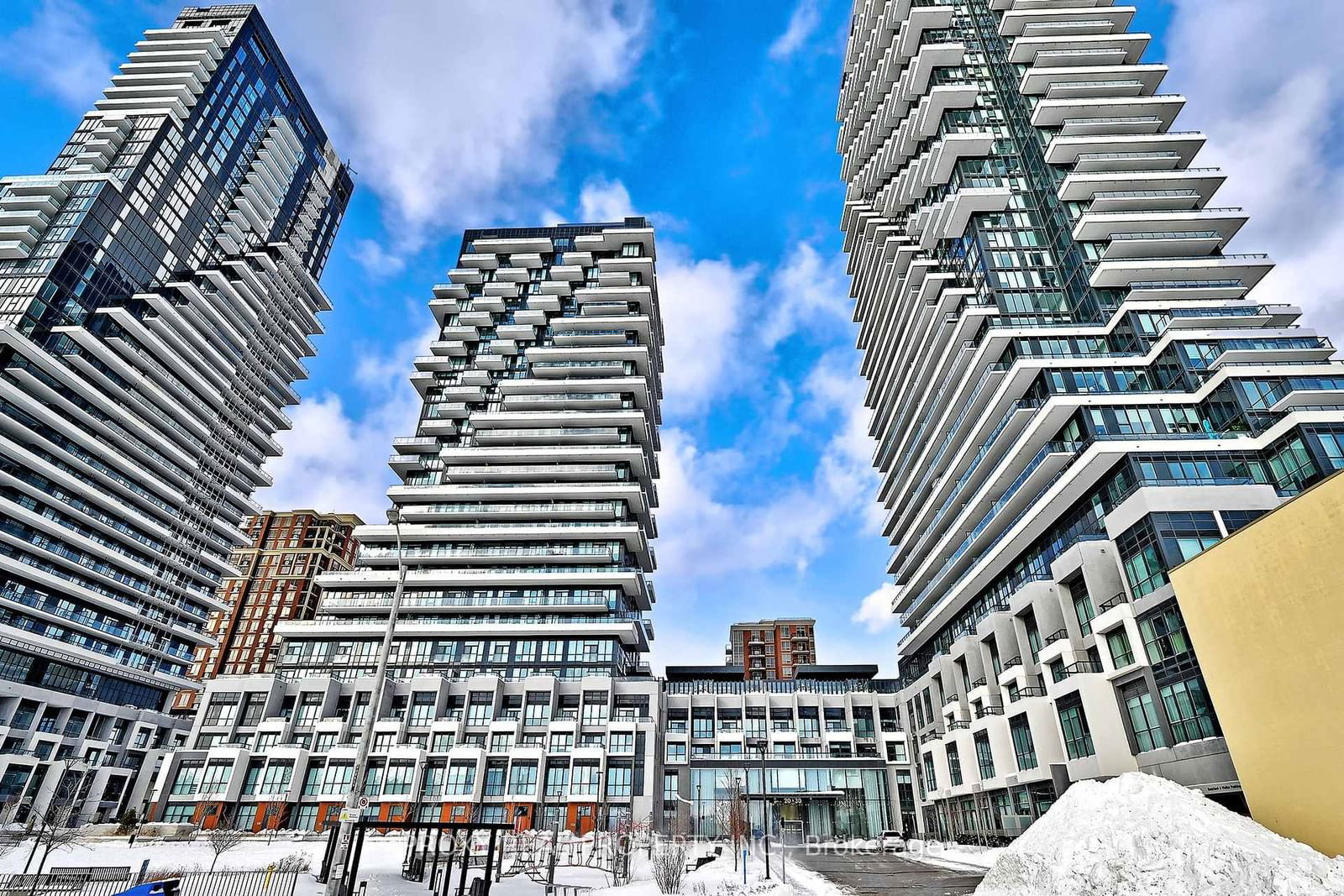 Condo for sale at 833-20 Inn On The Park Drive, Toronto, Banbury-Don Mills, M3C 0P8 - MLS: C11977834