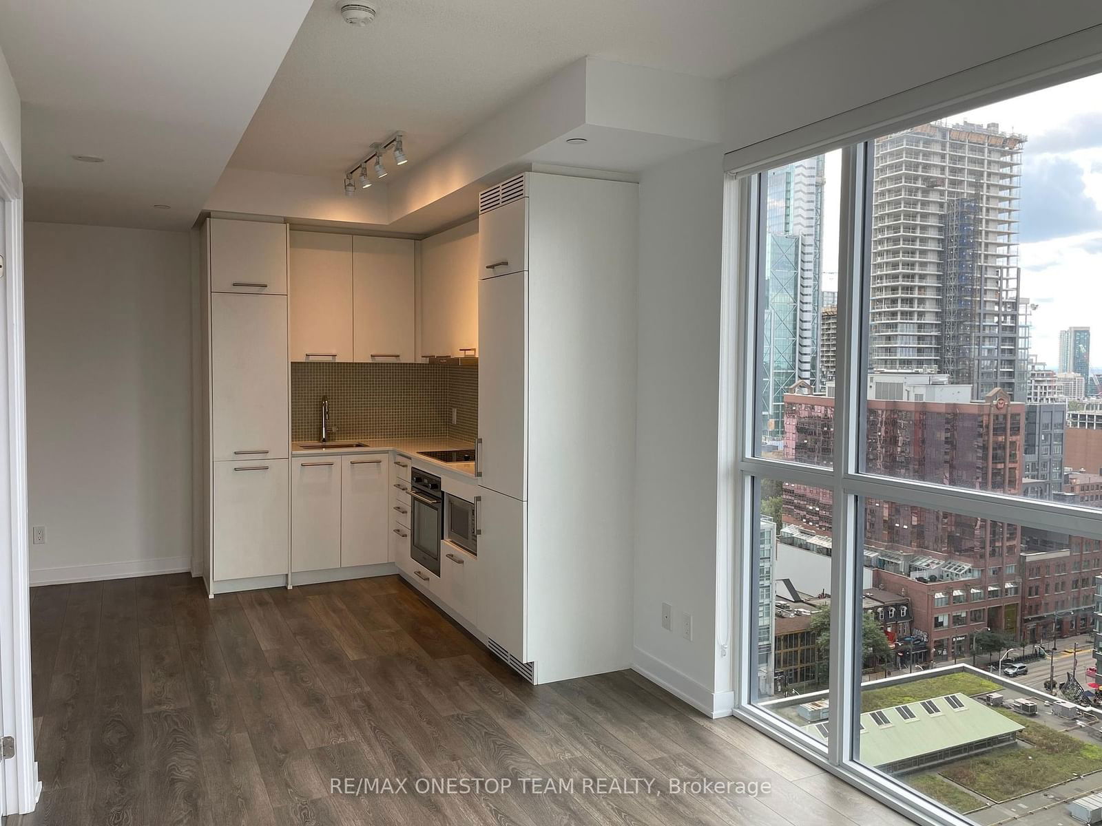 Condo leased at 1806-87 Peter Street, Toronto, Waterfront Communities C1, M5V 2G4 - MLS: C11978120