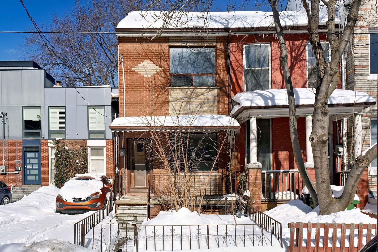 Townhouse sold at 734 Adelaide Street, Toronto, Niagara, M6J 1B1 - MLS: C11978649