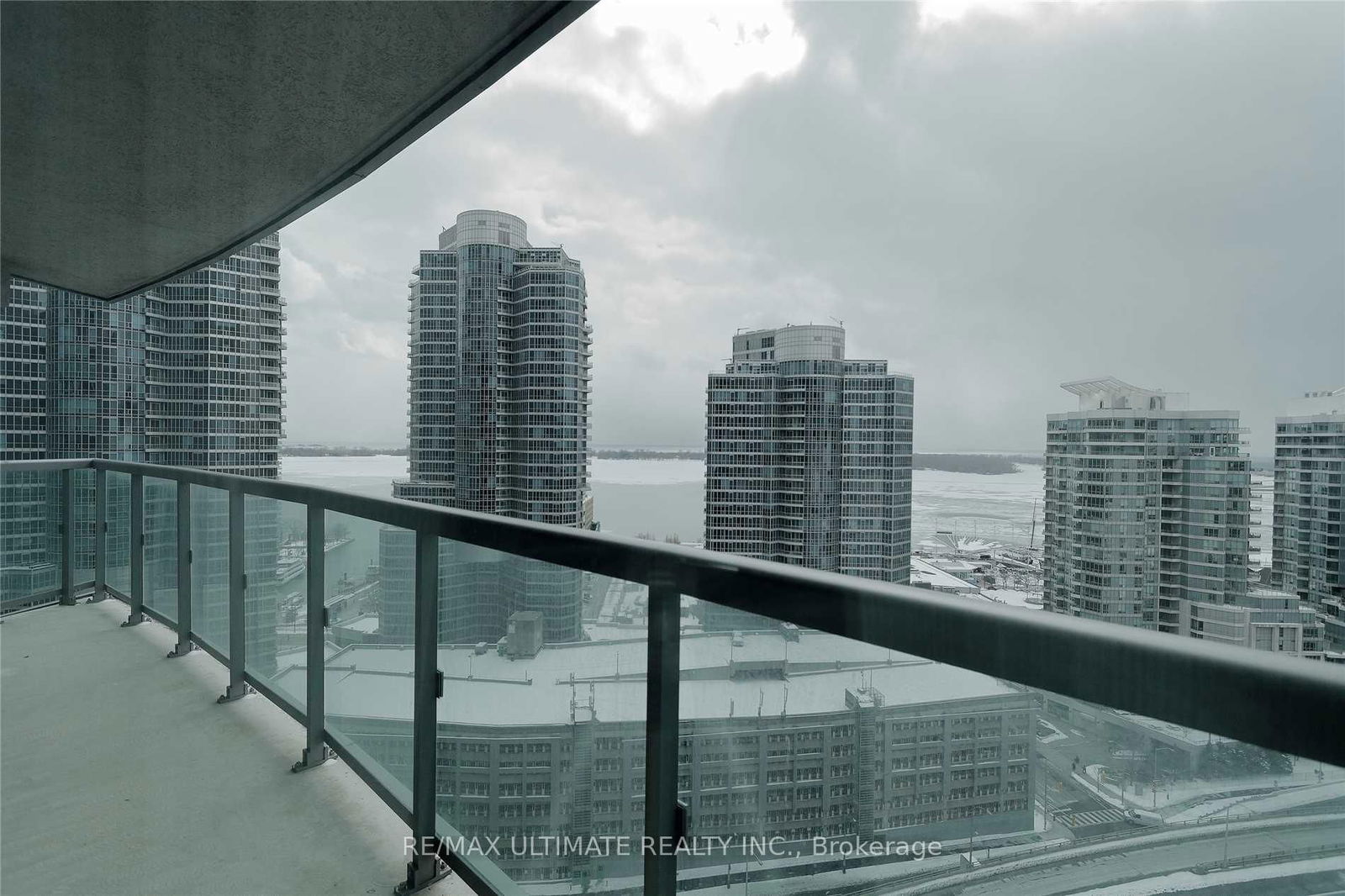 Condo leased at 2711-19 Grand Trunk Crescent, Toronto, Waterfront Communities C1, M5J 3A3 - MLS: C11979031