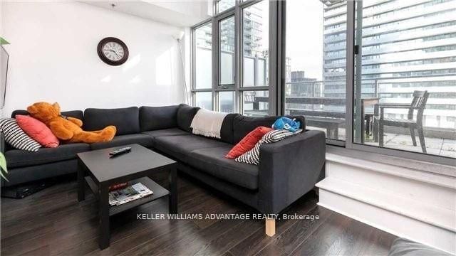 Condo for lease at 908-375 King Street, Toronto, Waterfront Communities C1, M5V 1K5 - MLS: C11979695