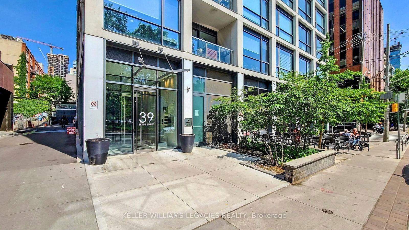 Condo for lease at 420-39 Brant Street, Toronto, Waterfront Communities C1, M5V 0M8 - MLS: C11979855