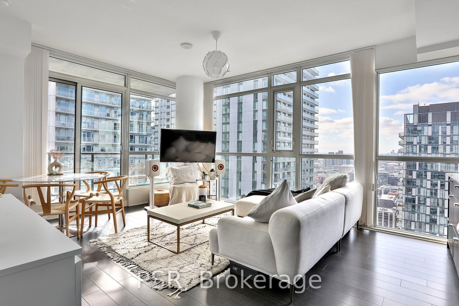 Condo for sale at 3811-290 Adelaide Street, Toronto, Waterfront Communities C1, M5V 0P3 - MLS: C11981554