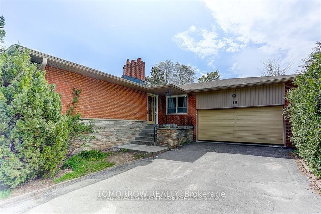 Detached House for lease at 19 Morewood Crescent, Toronto, Bayview Village, M2K 1L8 - MLS: C11981656