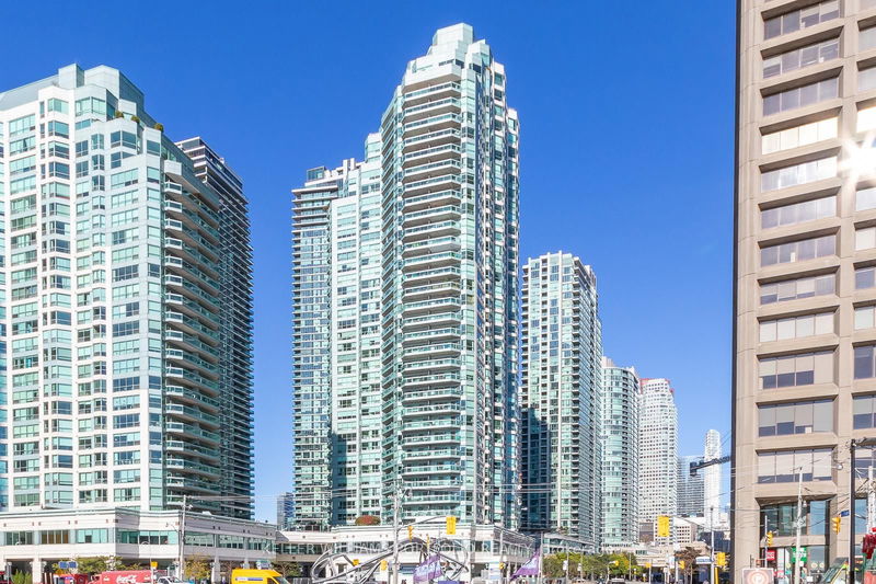 home for lease on 2212-10 Yonge Street