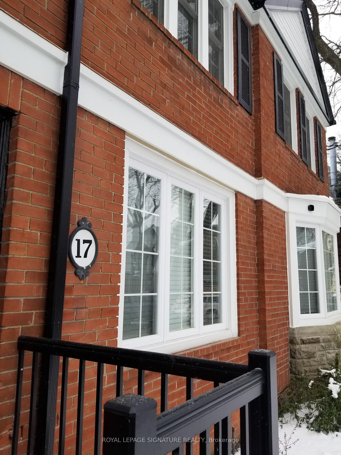 Semi-Detached House leased at 17 Oriole Crescent, Toronto, Mount Pleasant East, M5P 1L6 - MLS: C11983350