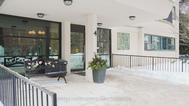 8B - 4 Deer Park Crescent