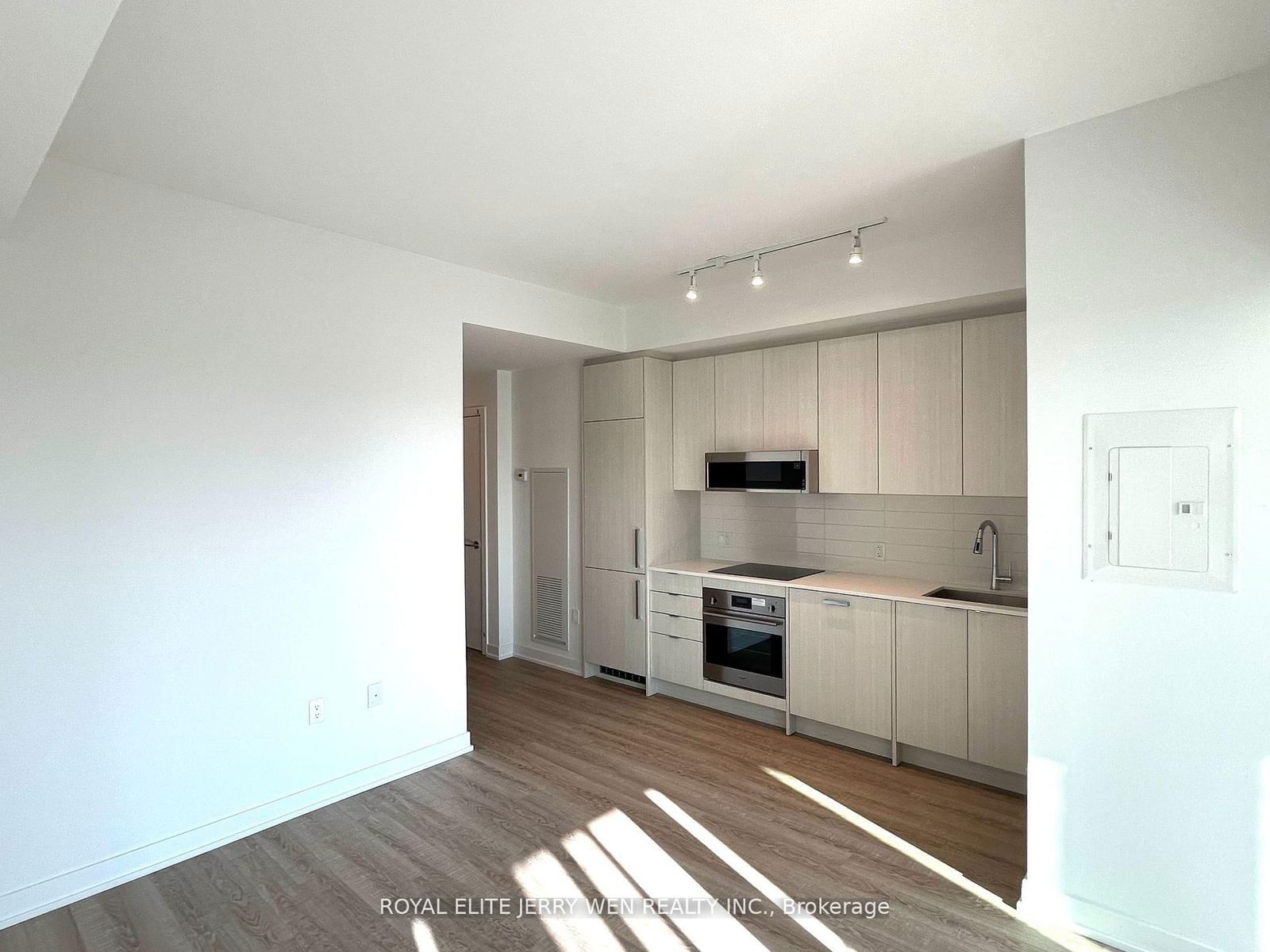 Condo for lease at 613-250 Lawrence Avenue, Toronto, Lawrence Park North, M5M 1B2 - MLS: C11983636