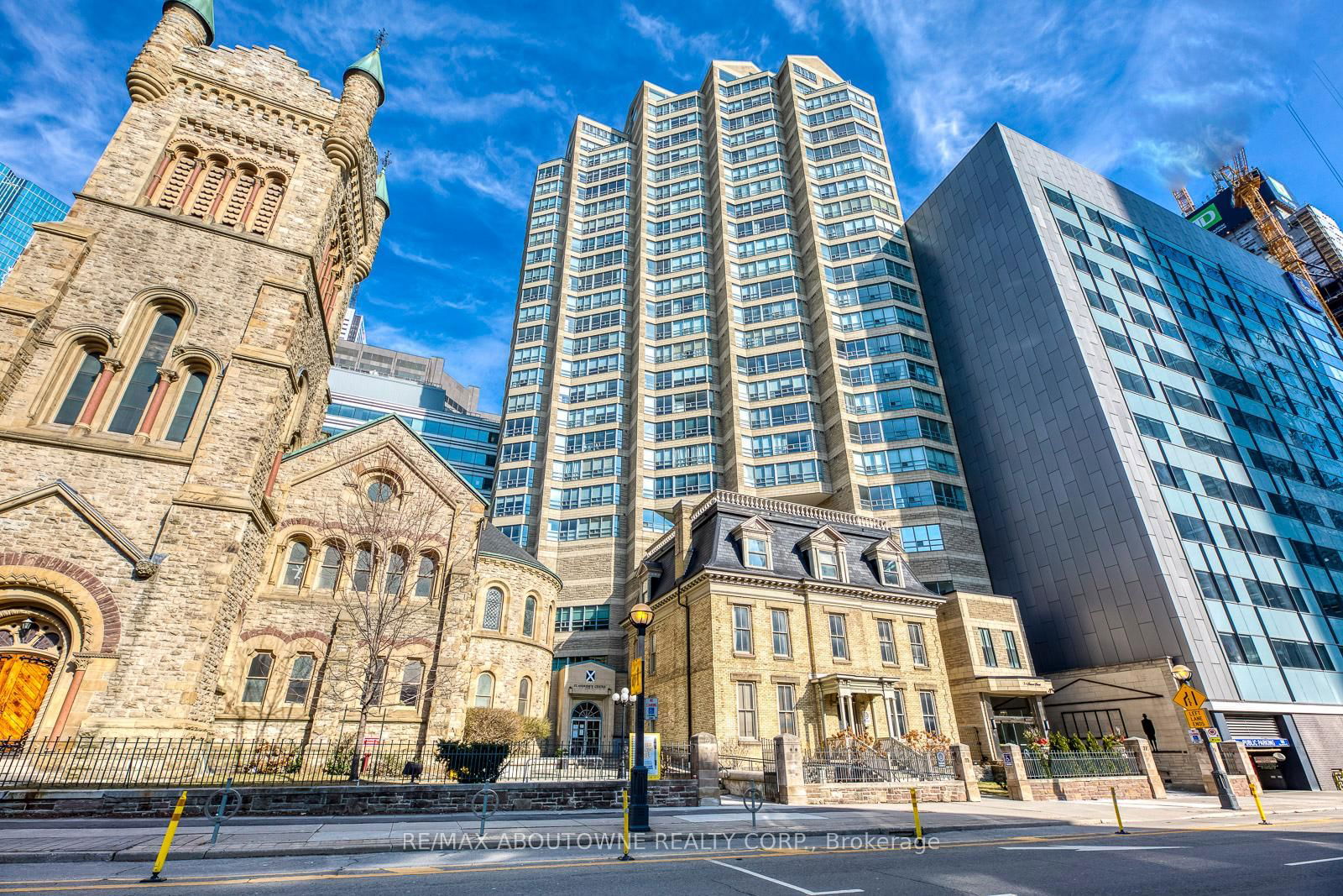 Condo for lease at 701-71 Simcoe Street, Toronto, University, M5J 2S9 - MLS: C11983733