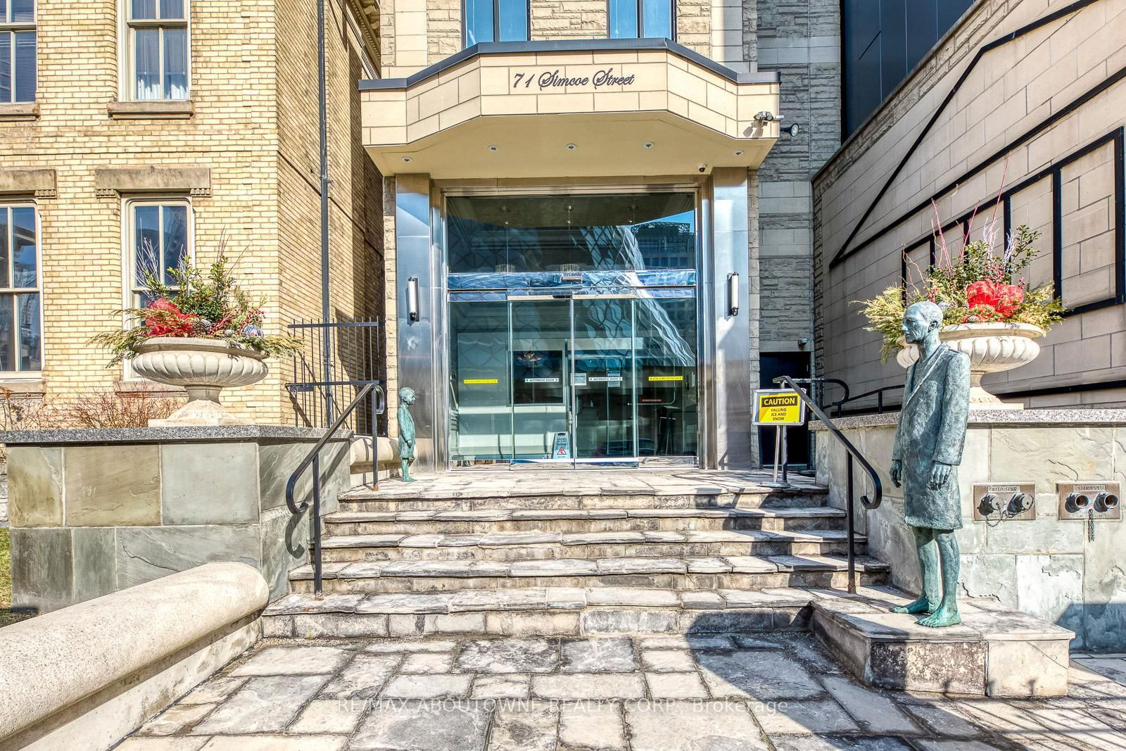 Condo for lease at 701-71 Simcoe Street, Toronto, University, M5J 2S9 - MLS: C11983733