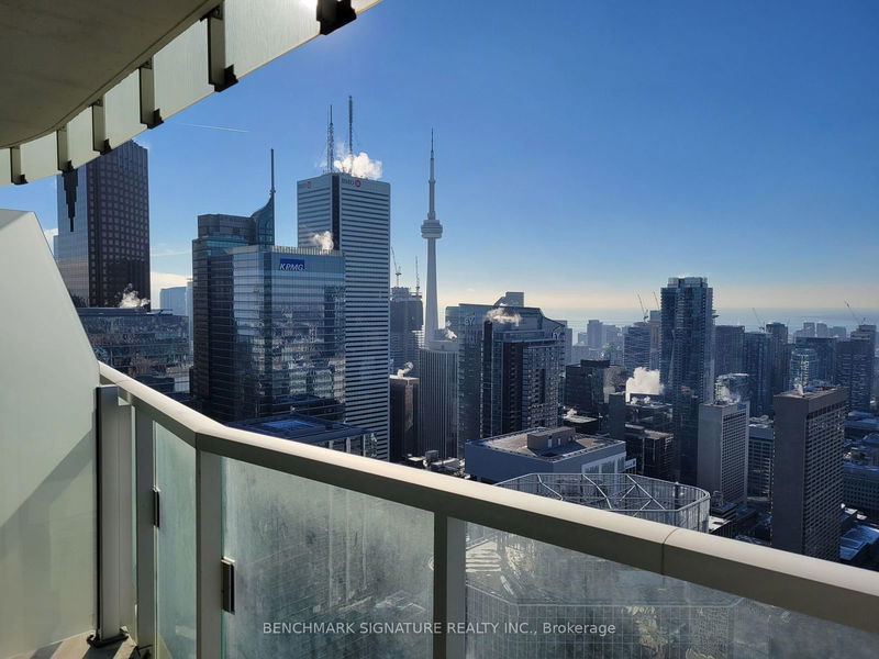 home for lease on 5810-197 Yonge Street