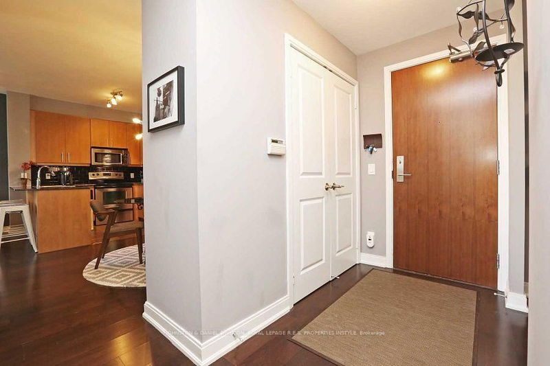 home for lease on 401-88 Broadway Avenue