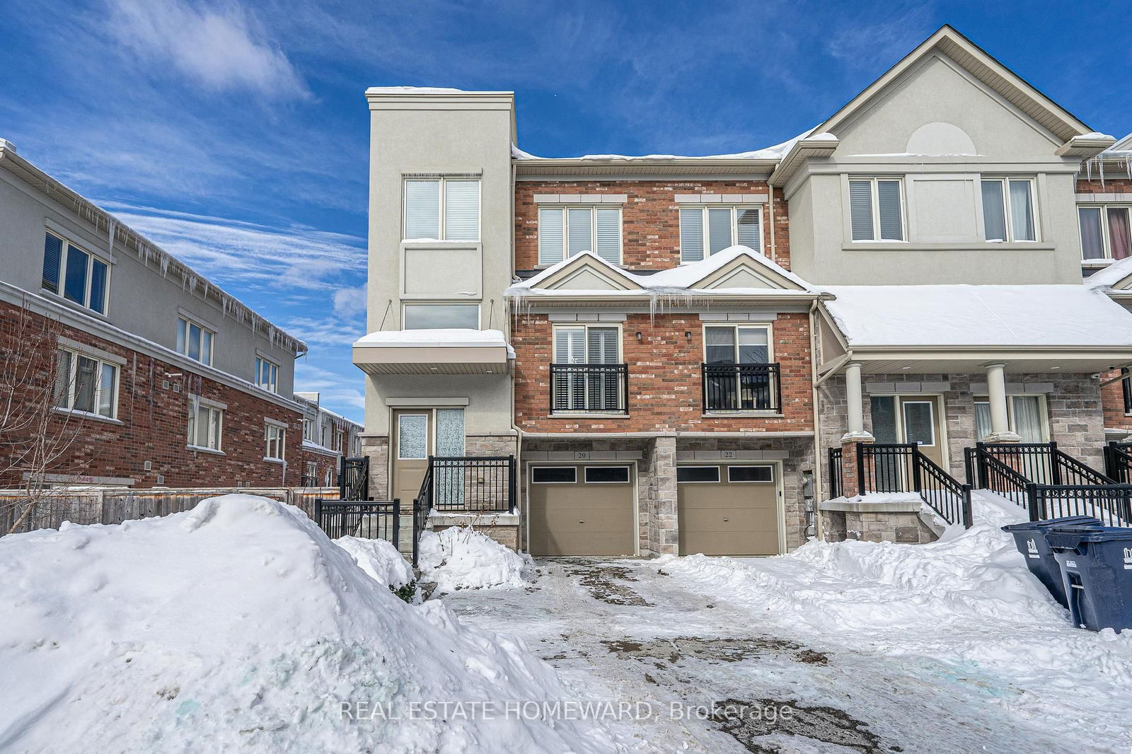 Townhouse sold at 20 Coneflower Crescent, Toronto, Westminster-Branson, M2R 0A4 - MLS: C11984749