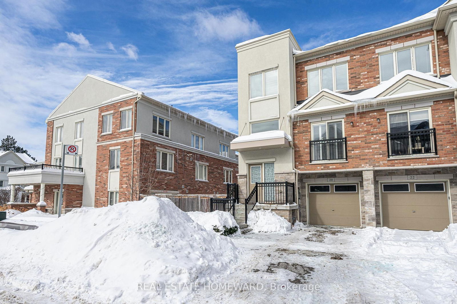 Townhouse sold at 20 Coneflower Crescent, Toronto, Westminster-Branson, M2R 0A4 - MLS: C11984749