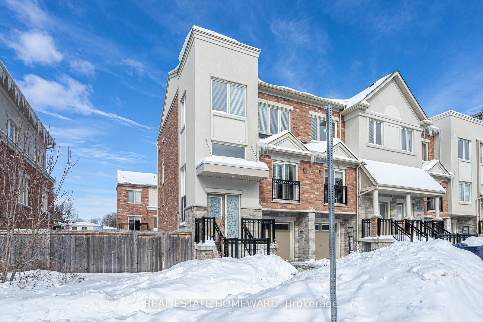 Townhouse sold at 20 Coneflower Crescent, Toronto, Westminster-Branson, M2R 0A4 - MLS: C11984749