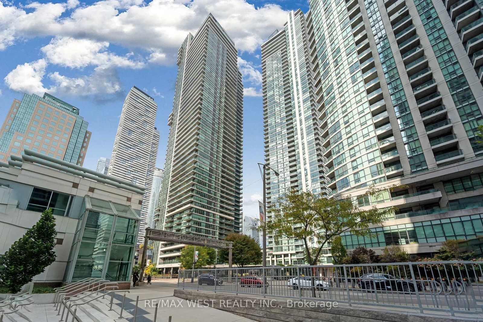 Condo leased at 2305-33 Bay Street, Toronto, Waterfront Communities C1, M5J 2Z3 - MLS: C11985404