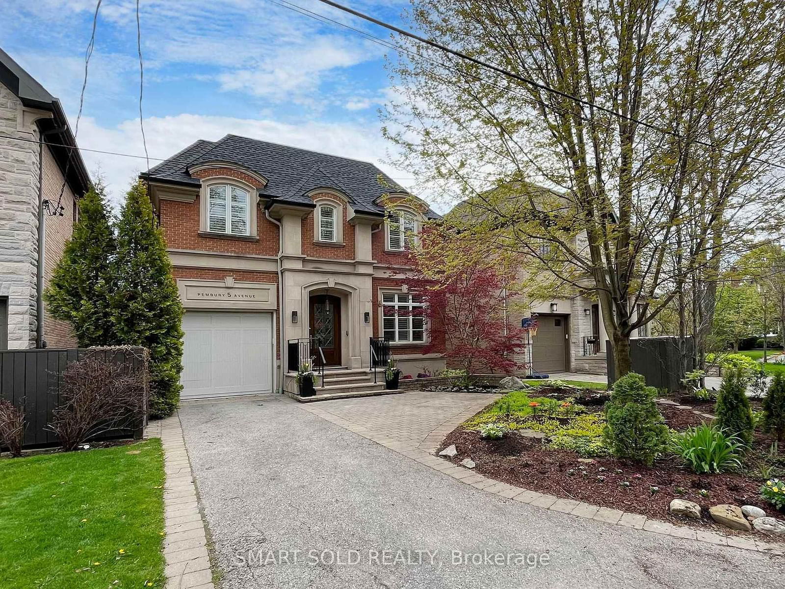 Detached House for sale at 5 Pembury Avenue, Toronto, Bridle Path-Sunnybrook-York Mills, M4N 3K4 - MLS: C11985664