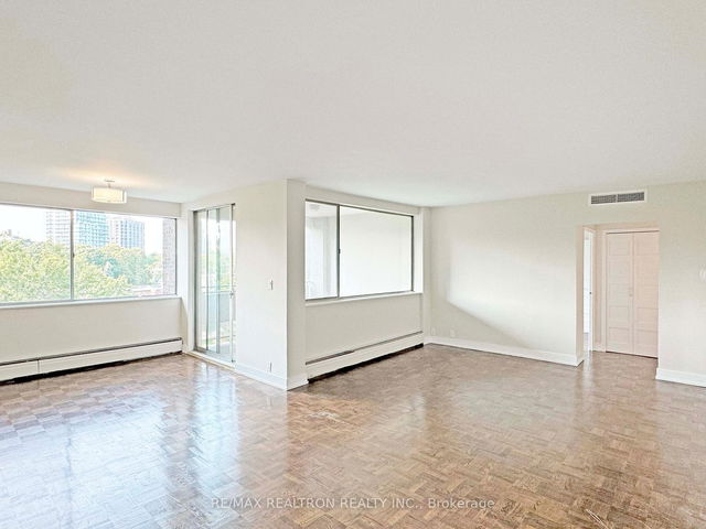 702 - 9 Deer Park Crescent