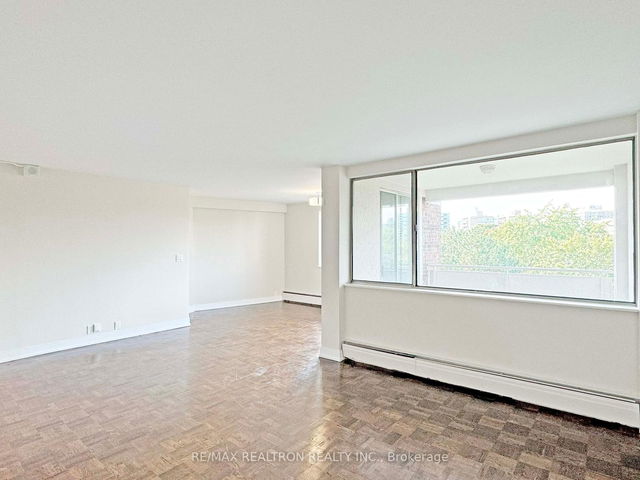 702 - 9 Deer Park Crescent