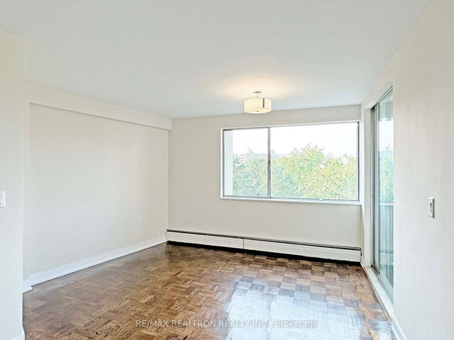 702 - 9 Deer Park Crescent