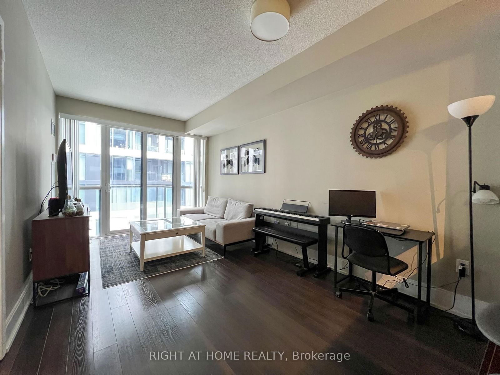 Condo for sale at 1002-560 Front Street, Toronto, Waterfront Communities C1, M5V 1C1 - MLS: C11986607