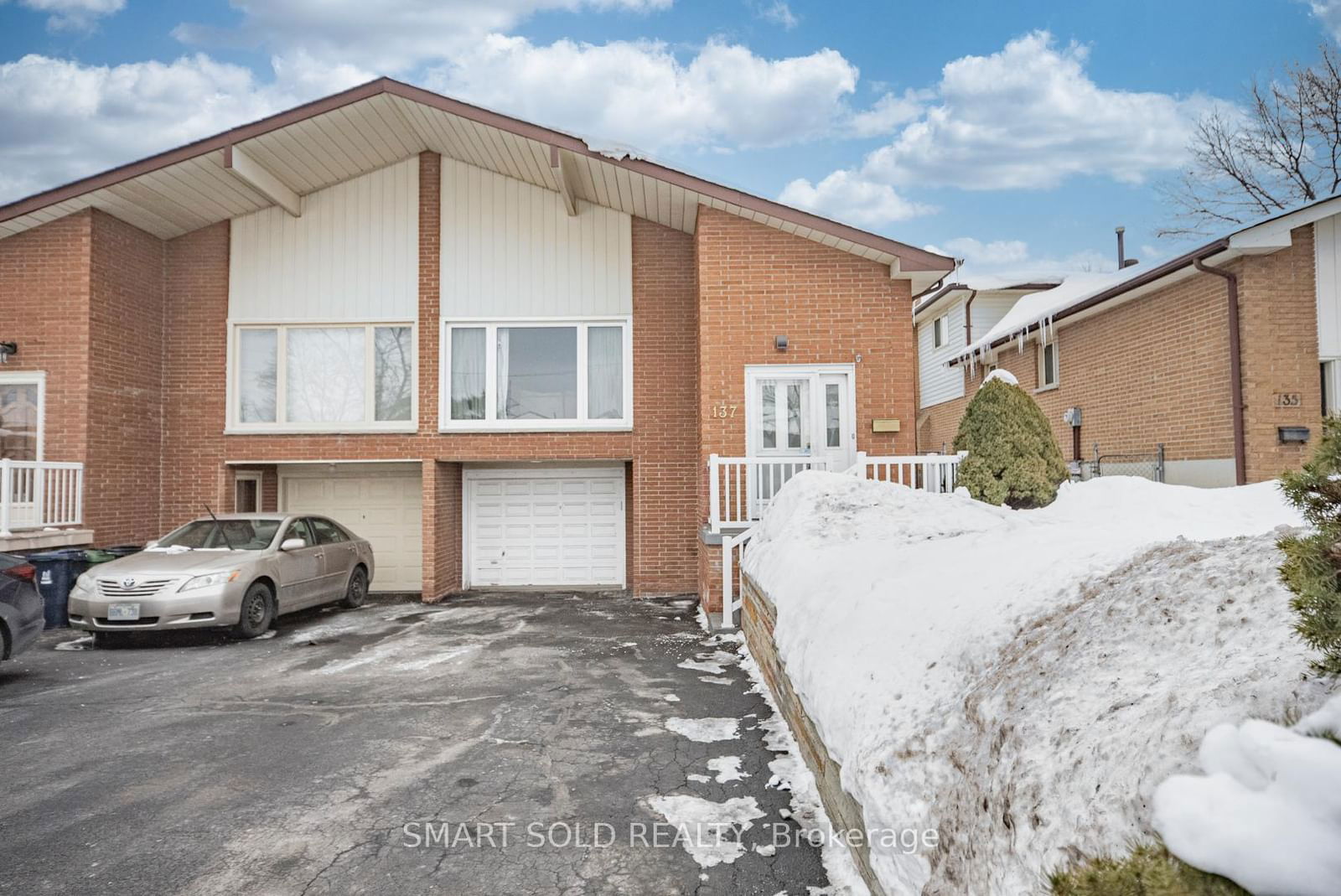 Semi-Detached House for sale at 137 Shawnee Circle, Toronto, Pleasant View, M2H 2Y3 - MLS: C11986620