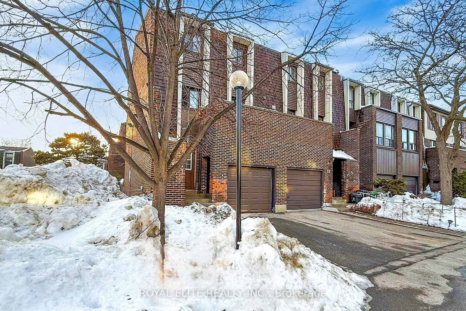 Townhouse sold at 65 Spire Hill Way, Toronto, Hillcrest Village, M2H 3A5 - MLS: C11986837