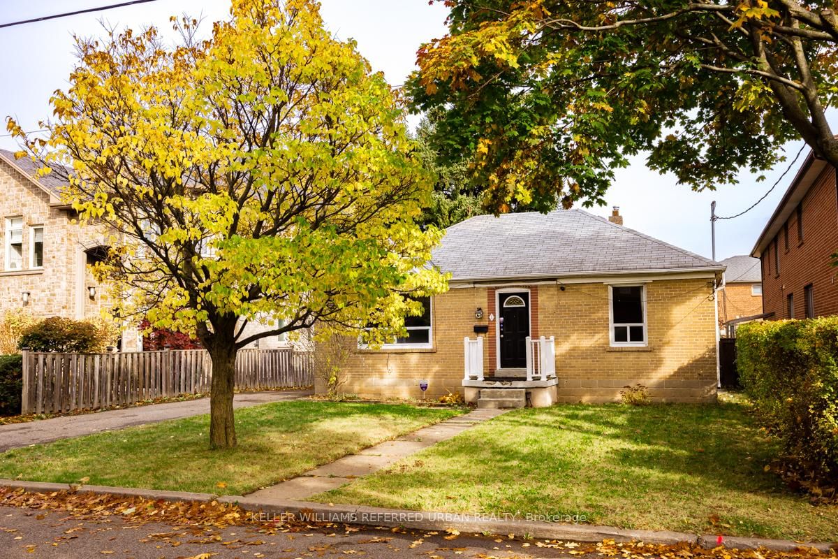 Detached House sold at 1 Dunsmore Gdns, Toronto, Clanton Park, M3H 3M1 - MLS: C11986840