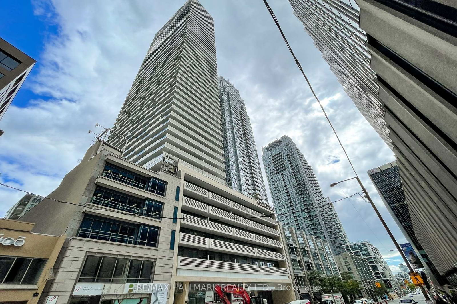 Condo for sale at 4702-2221 Yonge Street, Toronto, Mount Pleasant West, M4S 0B8 - MLS: C11986990