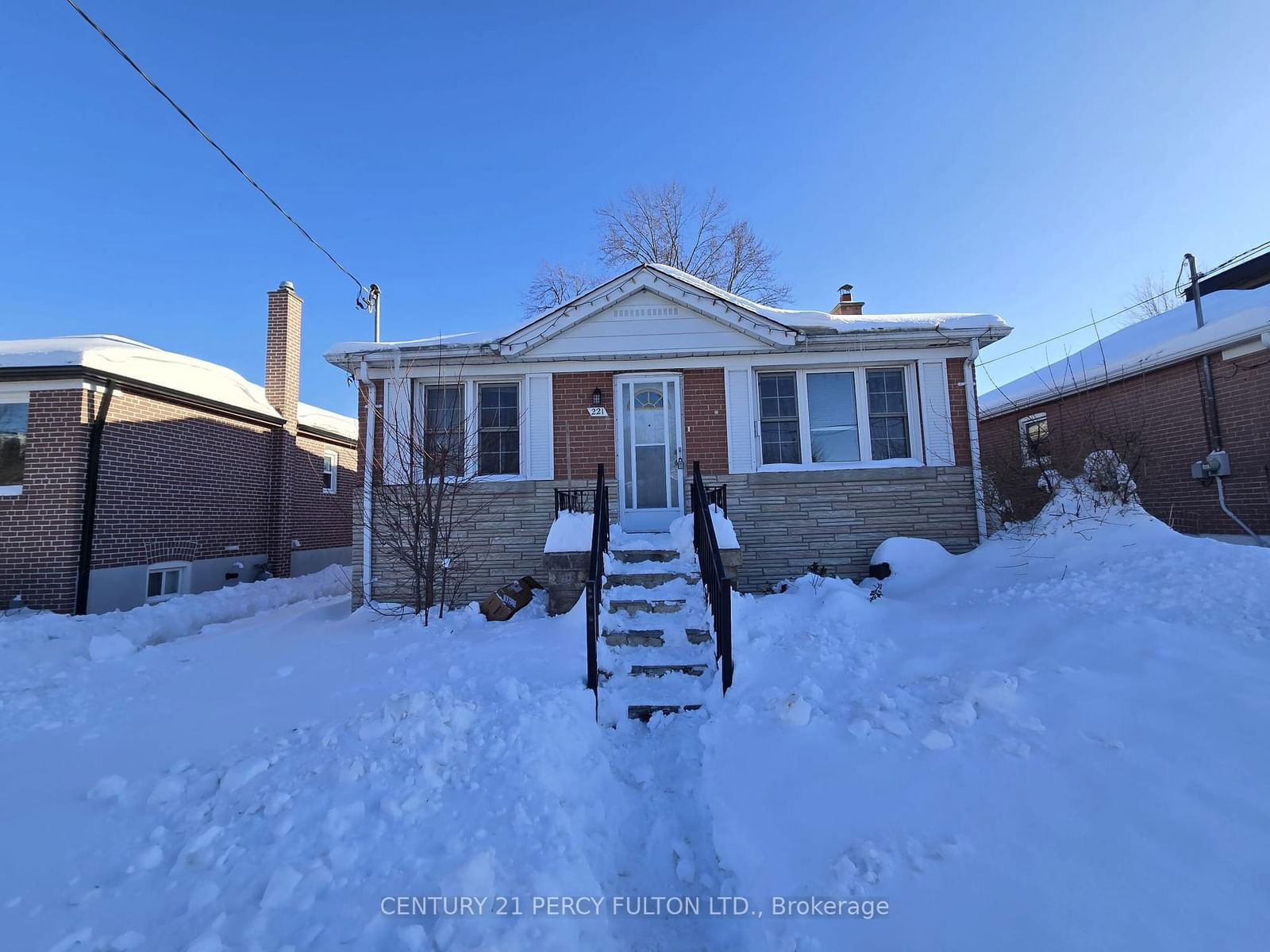 Detached House for lease at main-221 Patricia Avenue, Toronto, Newtonbrook West, M2M 1J7 - MLS: C11988368