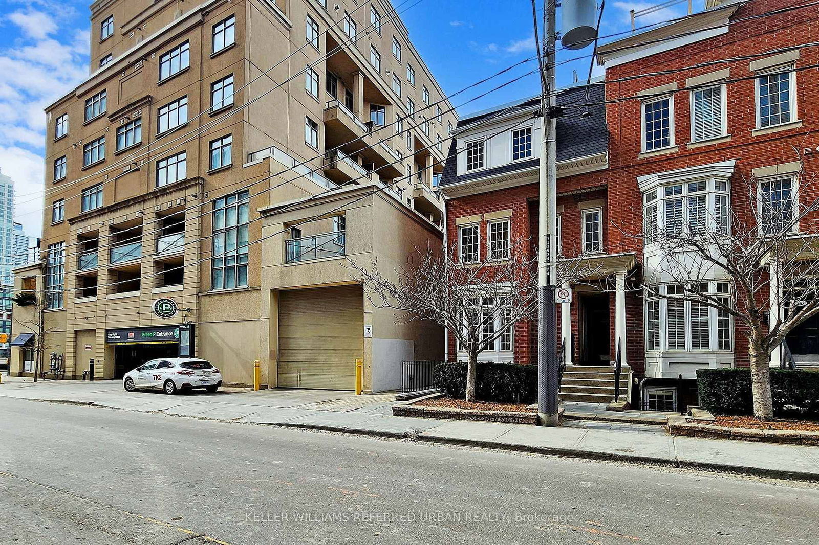 Townhouse leased at 4A Portland Street, Toronto, Waterfront Communities C1, M5V 3N6 - MLS: C11988381