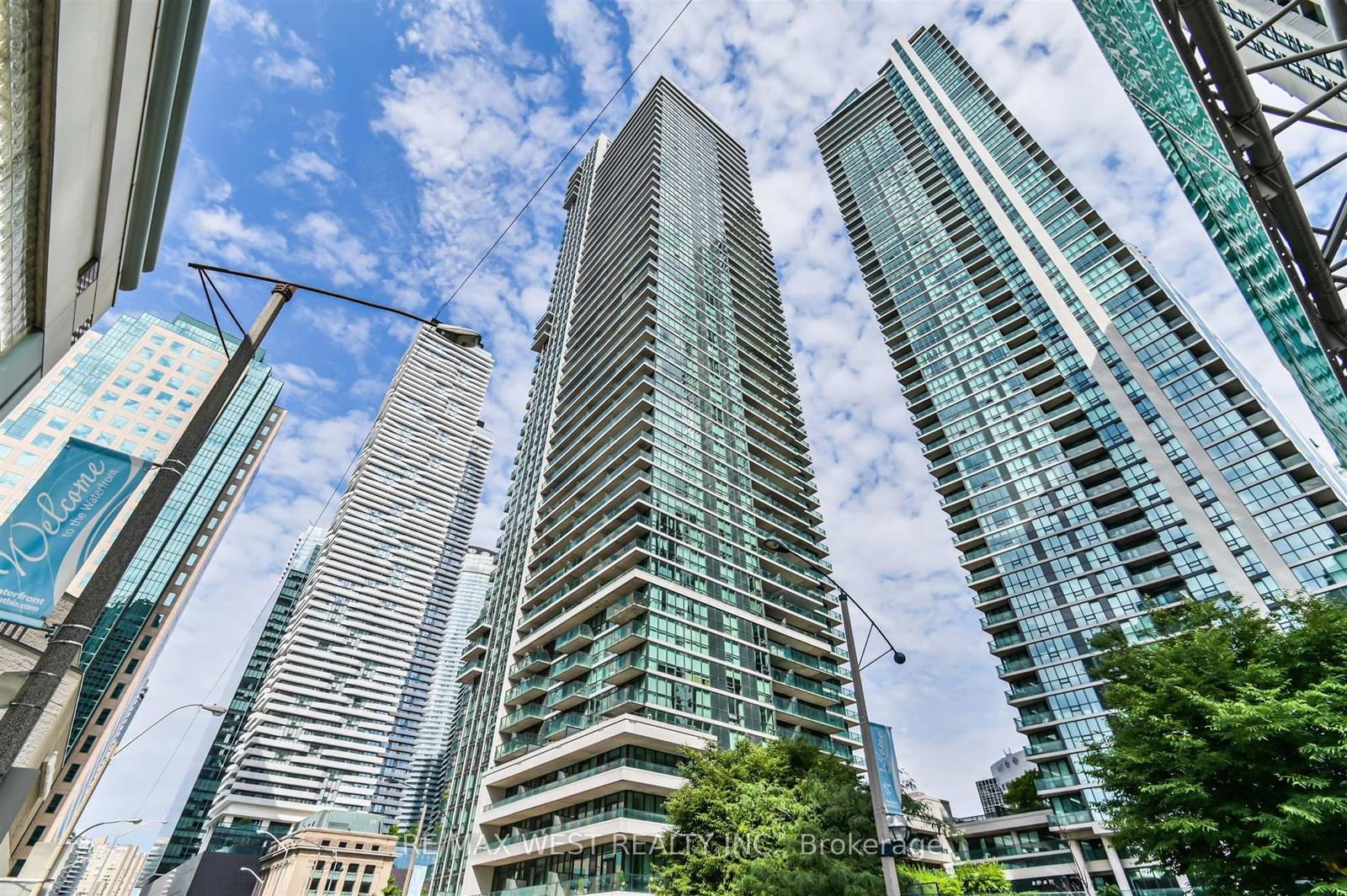 Condo for sale at 903-33 Bay Street, Toronto, Waterfront Communities C1, M5J 2Z3 - MLS: C11988887