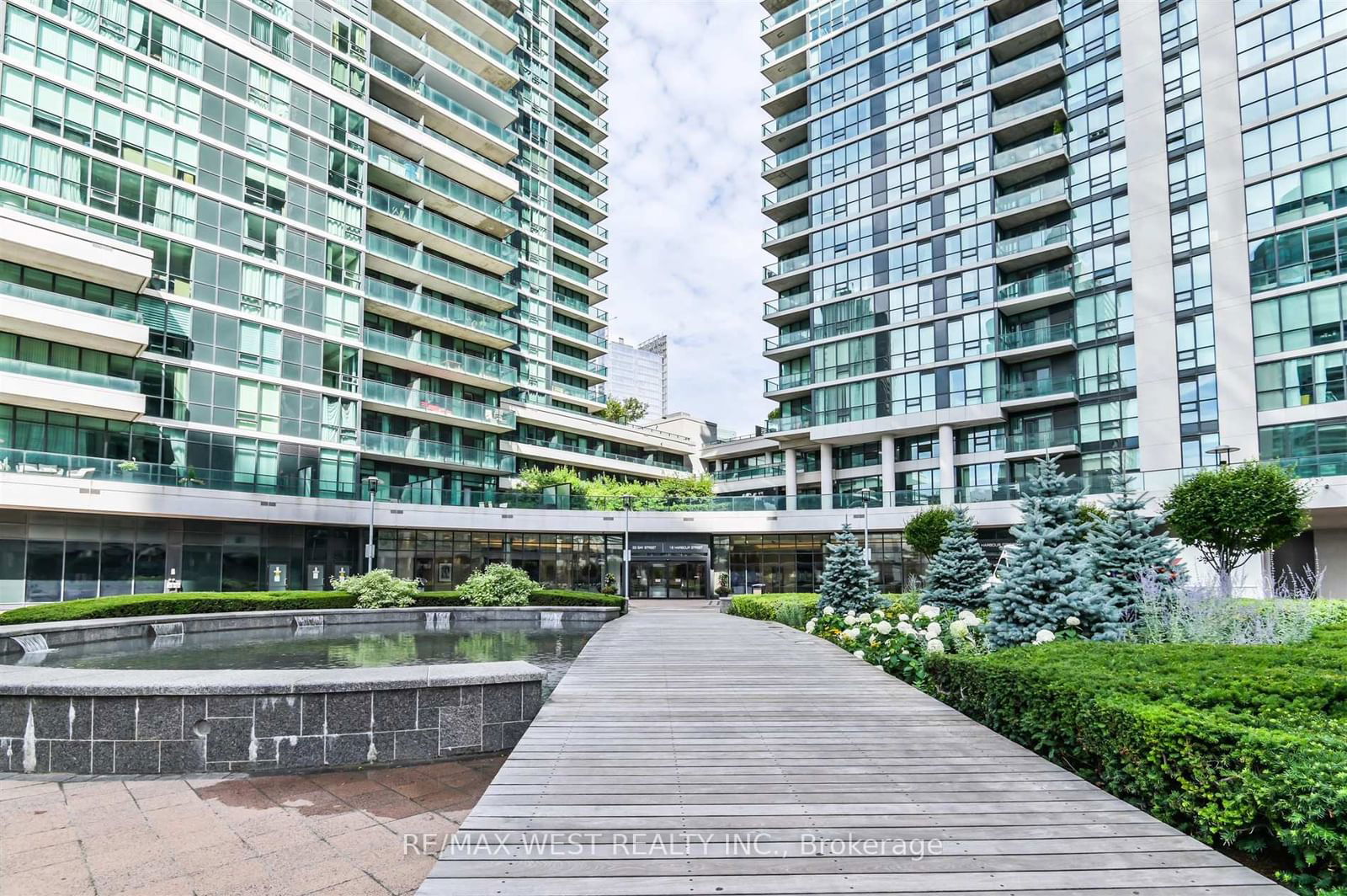 Condo for sale at 903-33 Bay Street, Toronto, Waterfront Communities C1, M5J 2Z3 - MLS: C11988887