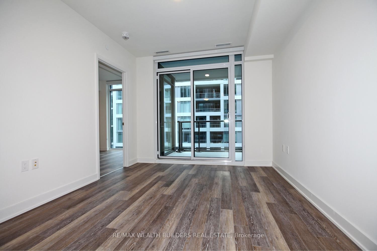 Condo for lease at 1013W-27 Bathurst Street, Toronto, Waterfront Communities C1, M5V 1C1 - MLS: C11988977