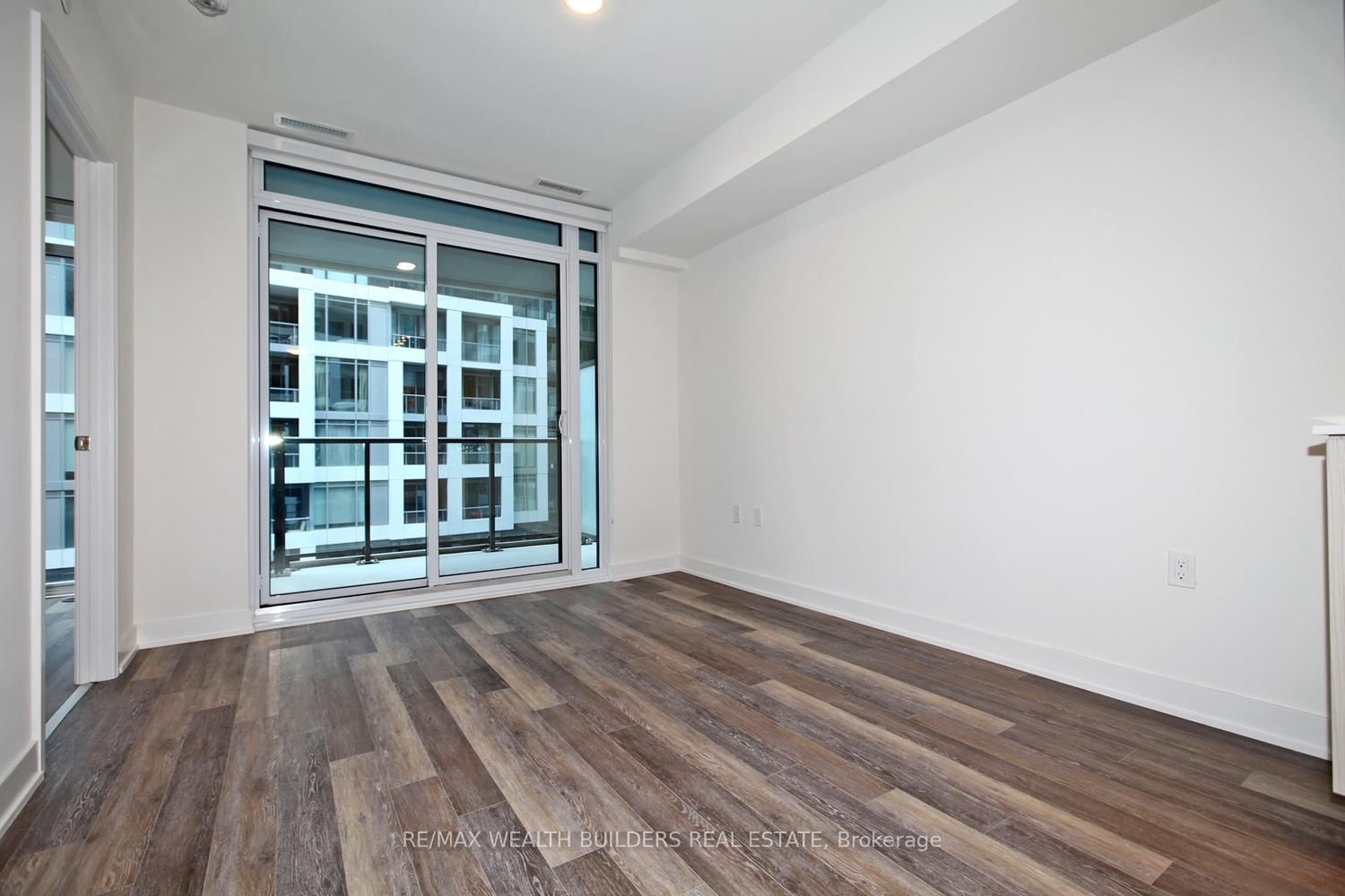 Condo for lease at 1013W-27 Bathurst Street, Toronto, Waterfront Communities C1, M5V 1C1 - MLS: C11988977