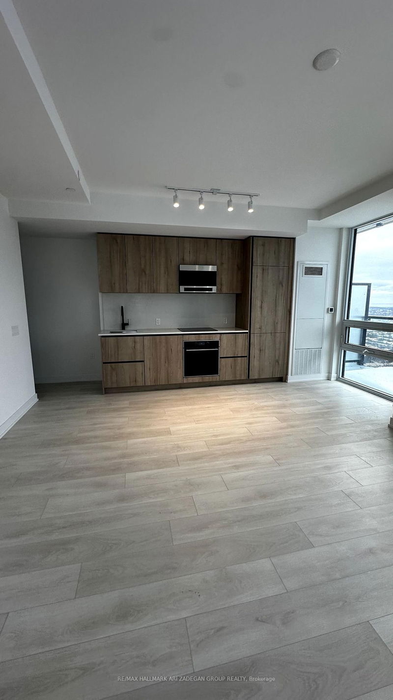 home for lease on LPH02-127 Broadway Avenue