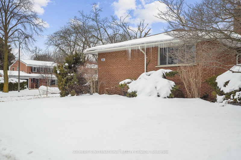 201 Fenn Ave, Toronto, M2P 1Y1 | Image 2
