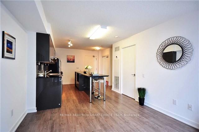 Condo for lease at 215-19 Singer Court, Toronto, Bayview Village, M2K 0B2 - MLS: C11991755