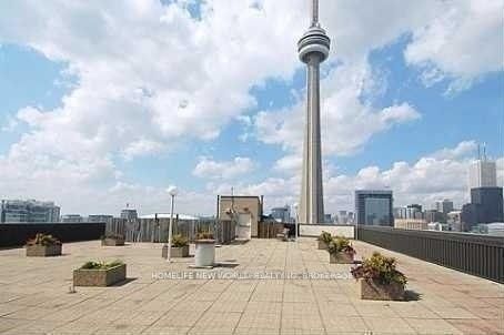 2501 - 270 Queens Quay W, Toronto, M5J 2N4 | Image 2