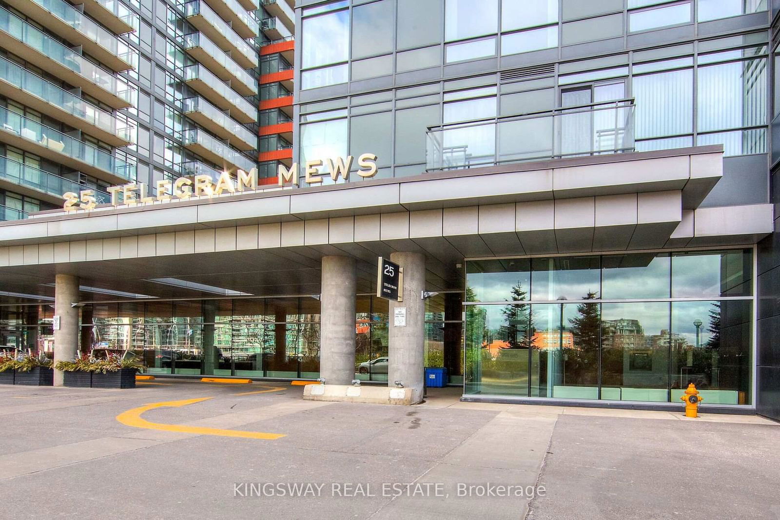 Condo for sale at 303-25 Telegram Mews, Toronto, Waterfront Communities C1, M5V 3Z1 - MLS: C11992633