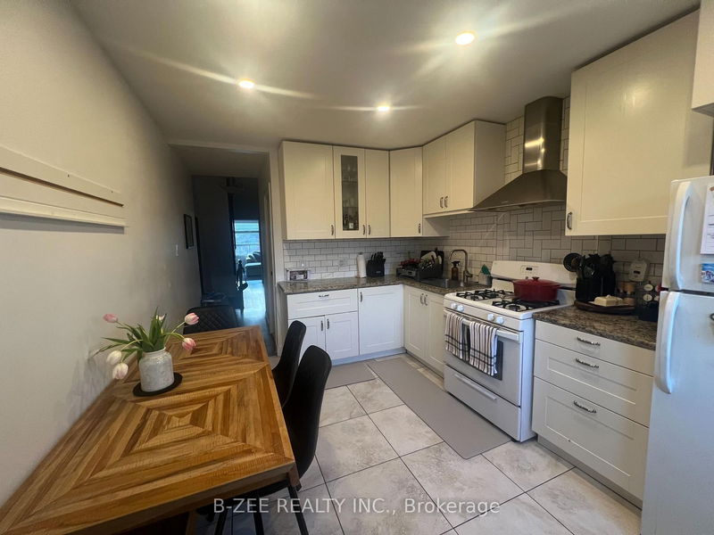 home for lease on Upper 2-479 Roxton Road