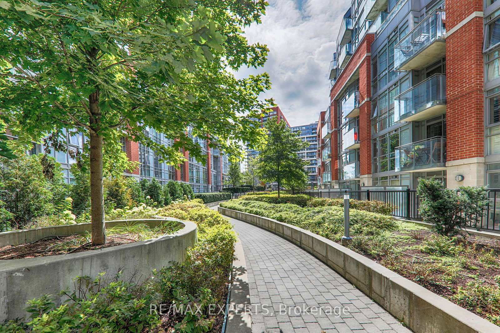 Condo for sale at 711-170 Sudbury Street, Toronto, Little Portugal, M6J 0A1 - MLS: C11993108