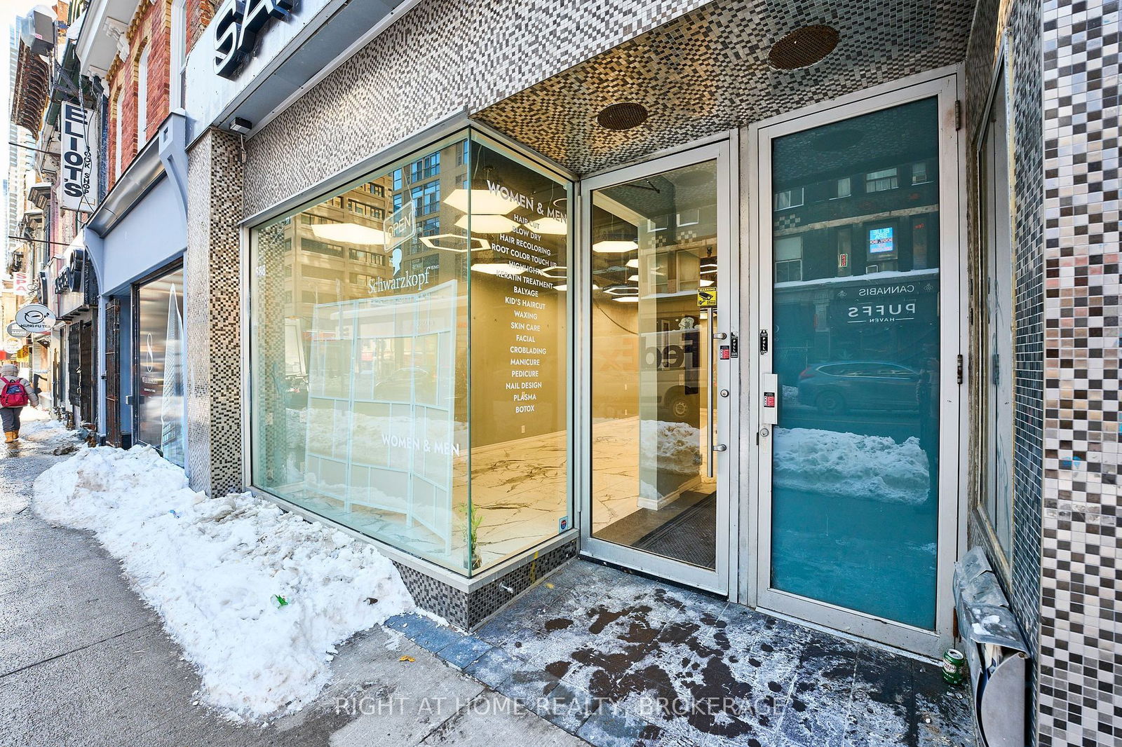 Commercial/Retail for lease at 588 Yonge Street, Toronto, Bay Street Corridor, M4Y 1Z3 - MLS: C11993115