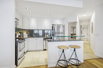 Unit 910 — 218 Queens Quay, Toronto - Waterfront Communities C1 image-0-4