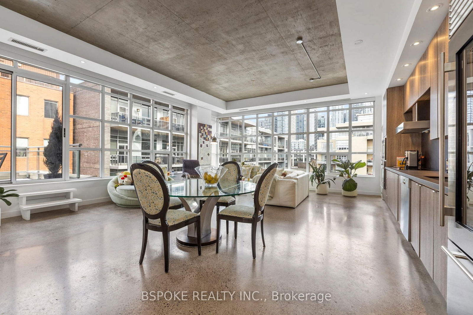 Condo for lease at 904-19 Brant Street, Toronto, Waterfront Communities C1, M5V 2L2 - MLS: C11993149