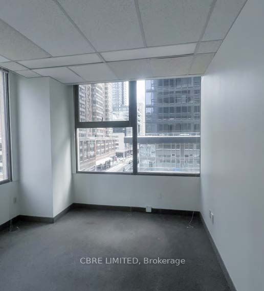 Office for lease at 405-700 Bay Street, Toronto, Bay Street Corridor, M5G 1Z6 - MLS: C11993759