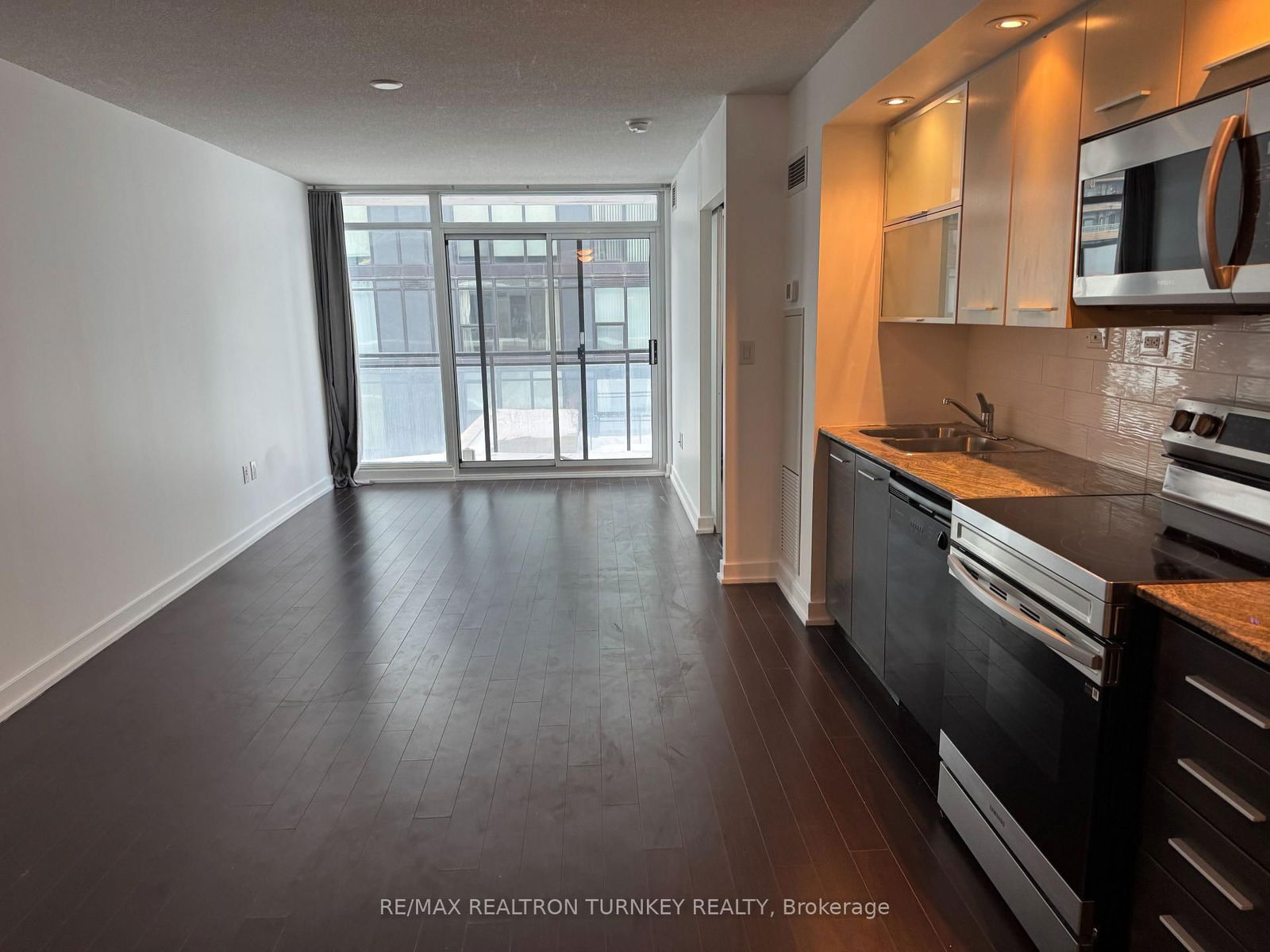 Condo for lease at 622-8 Telegram Mews, Toronto, Waterfront Communities C1, M5V 3Z5 - MLS: C11994151